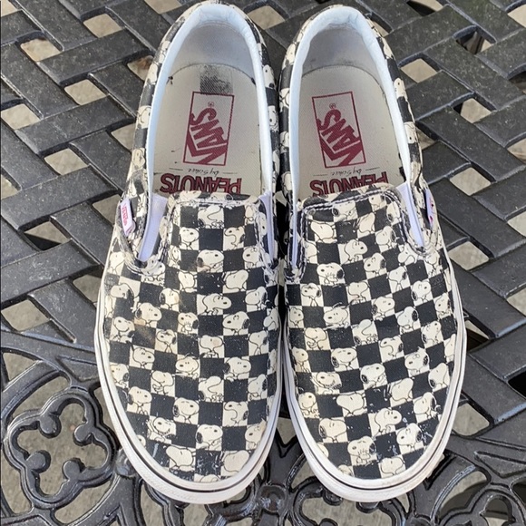 snoopy checkered vans